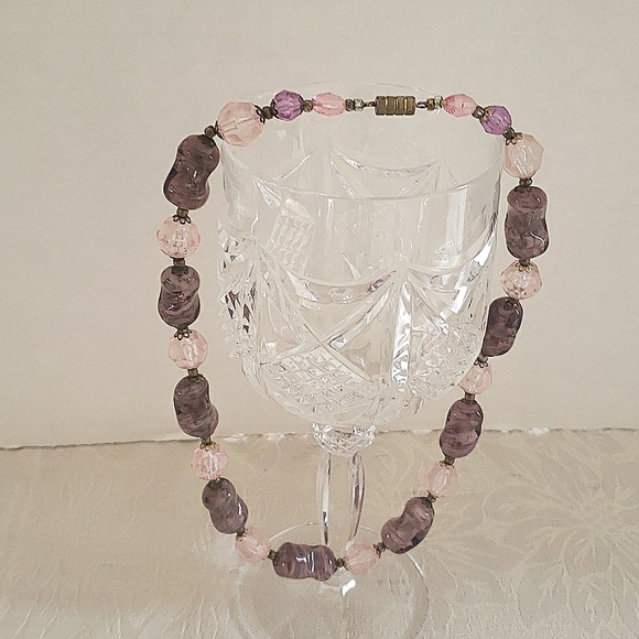 Vintage Jewelry - Vintage lilac & pink bead necklace 17 inches long